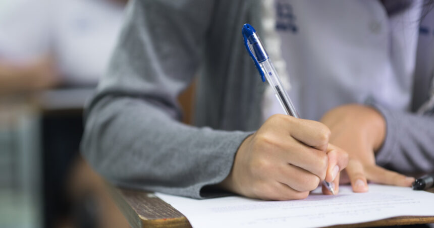 incep probele scrise ale examenului de bacalaureat cu limba si literatura romana elevii vor putea vedea lucrarile dupa evaluare 6847d7bfa12cc