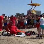 interventie de urgenta pe plaja modern o persoana a fost scoasa din mare 6845802def0f3