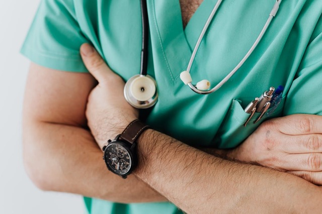 investigatie medicii britanici au folosit un software ai neomologat pentru a transcrie discutiile din timpul consultatiilor pacientilor 685a981cba665