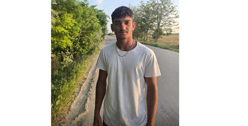 La 17 ani, Ianis Marian Buruian din Mangalia este EROUL care a salvat viața unei turiste în Costinești, aruncându-se fără ezitare în valurile furioase. 1 la 17 ani ianis marian buruian din mangalia este eroul care a salvat viata unei turiste la costinesti baiatul s a aruncat fara ezitare in valurile furioase 6848697ac617a