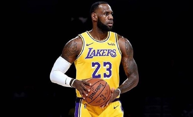 LeBron James va continua să joace la Los Angeles Lakers pentru un salariu de 5.000 de euro pe oră timp de încă un an. 1 lebron james va juca inca un an la los angeles lakers pentru un salariu de 5 000 de euro pe ora 68622963e8063