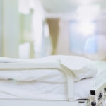 medicii care pleaca mai devreme de la spital pentru a lucra la privat risca sa ramana fara loc de munca 685fc77a7cca0