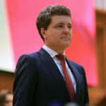 mesajul lui nicusor dan de ziua drapelului national aducem astazi un omagiu celor care au aparat cu pretul vietii acest simbol 685d0be0a3b60