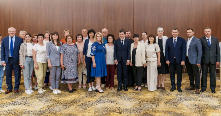 Nicușor Dan a avut o întâlnire cu membrii comunității românești din zona Odesa: „Ne-am asumat că vom deschide repede consulatul de acolo” 1 nicusor dan s a intalnit cu membrii comunitatii romanesti din zona odesa ne am asumat ca vom deschide repede consulatul de acolo 6849fc30637c0