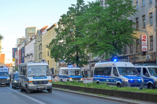 o femeie care a atacat doi oameni cu un cutit in munchen a fost impuscata de politisti 684542cd07604