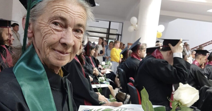 O femeie din Sfântu Gheorghe a obținut diploma de facultate la 73 de ani. „Am terminat liceul în 1973, atunci nu exista PowerPoint” 1 o femeie din sfantu gheorghe a absolvit facultatea la 73 de ani am terminat liceul in 1973 atunci nu exista powerpoint 6862fa9e4303c