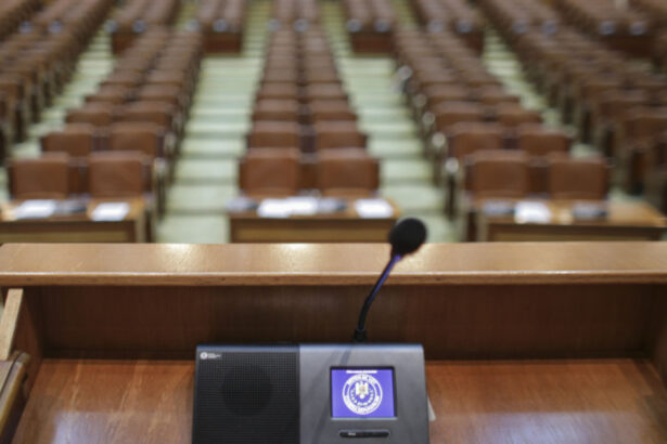 parlamentarii din comisii nu vor mai putea utiliza masinile de serviciu in perioada vacantei 6852c060795ac