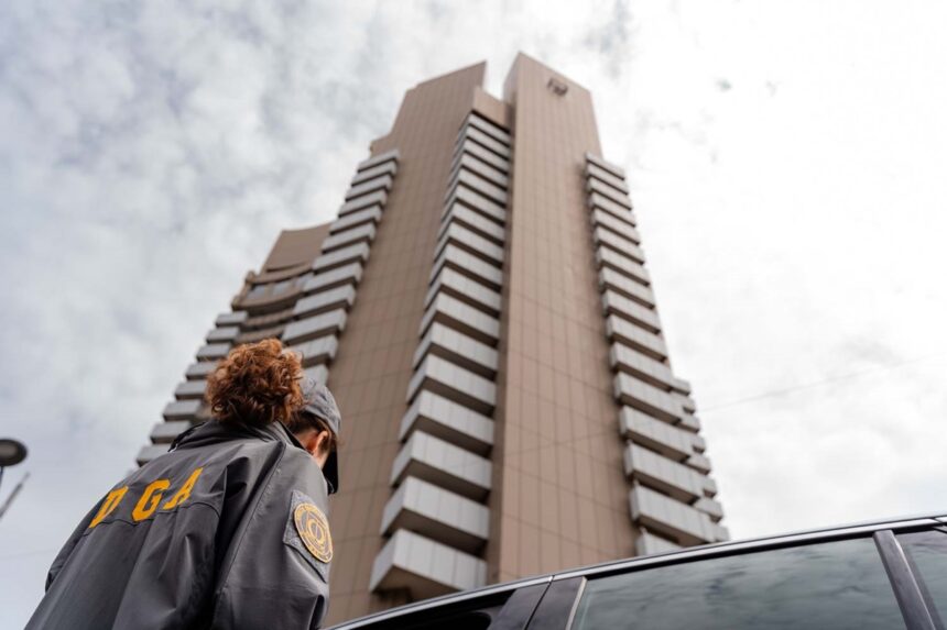 perchezitii in constanta si alte judete sunt vizati agenti de politie intr un dosar de trafic de influenta si mita 68550fafa627f
