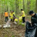 peste 15 tone de deseuri colectate in cadrul campaniei de ecologizare a bat romania in padurea plopeni judetul prahova 68627163a073f
