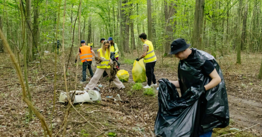 Peste 15 tone de deșeuri colectate în cadrul campaniei de ecologizare a BAT România în pădurea Plopeni din județul Prahova 1 peste 15 tone de deseuri colectate in cadrul campaniei de ecologizare a bat romania in padurea plopeni judetul prahova 68627163a073f