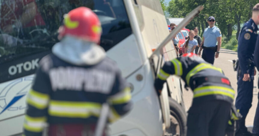 Planul Roșu de Intervenție a fost activat în Botoșani, în urma răsturnării unui autocar pe DN 29 1 planul rosu de interventie a fost activat in botosani dupa ce un autocar s a rasturnat pe dn 29 6840350e4e2e0