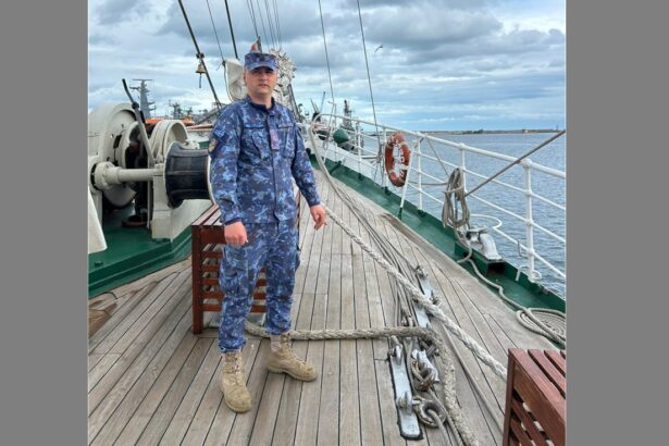 povestea impresionanta a soldatului robert rosu am lucrat doi ani la divizionul 150 rachete navale la mangalia dupa care am plecat in anglia 68440b9682334