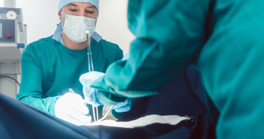 Premieră medicală: Un pacient cu cancer a fost operat de un chirurg aflat la aproape 11.000 km distanță. 1 premiera medicala un bolnav de cancer a fost operat de un chirurg de la o distanta de aproape 11 000 km 6854e01607780