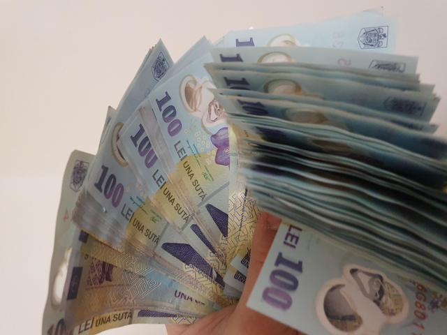 produsul intern brut estimat pentru trimestrul i date ajustate sezonier a fost de 447669 miliarde lei preturi curente in termeni nominali in termeni reali a fost stationar comparati 6842936e9ec5a