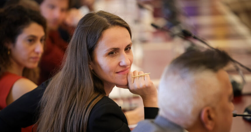 Raluca Turcan o susține pe Oana Țoiu, atacată din cauza ținutei sale. „E un dispreț profund față de femei” 1 raluca turcan o apara pe oana toiu victima unor atacuri la adresa tinutei sale e un dispret profund fata de femei 685d4303d79f7