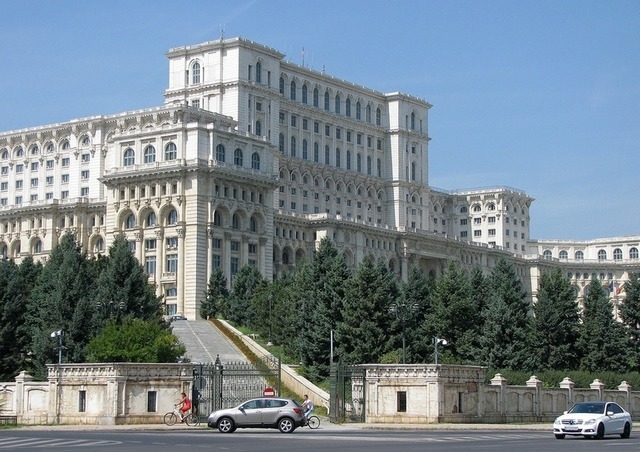 reduceri de personal la senat de fatada zeci de angajati transferati in alte institutii de stat 685954b3b8004