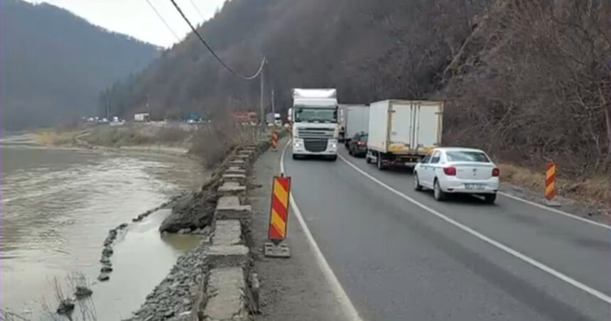Restricții de circulație pe Valea Oltului. Drumuri închise parțial pentru lucrări de consolidare a versanților 1 restrictii de circulatie pe valea oltului drumuri inchise partiale pentru lucrari de consolidare a versantilor 684d3d6a07bab