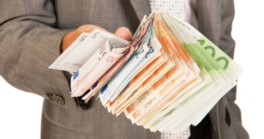 România a încasat 1,3 miliarde euro pentru cererea de plată nr. 3 din PNRR, dar 869 milioane euro au fost blocate. De ce? 1 romania a incasat 13 miliarde euro pentru cererea de plata nr 3 din pnrr de ce tarii noastre i au fost blocate 869 milioane euro 6848726fb1486