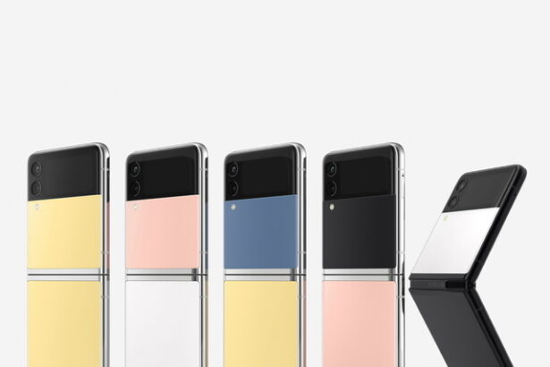 samsung pregateste cel mai subtire telefon pliabil din seria galaxy z pentru a tine pasul cu rivalii chinezi in timp ce apple intra pe piata 685520ea27301