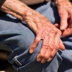 se dadeau buni samariteni pentru a fura din casele unor batrani iar acum nu mai vor la racoare judecatorii au decis sa i tina departe de canicula 684b5d2f79ad0