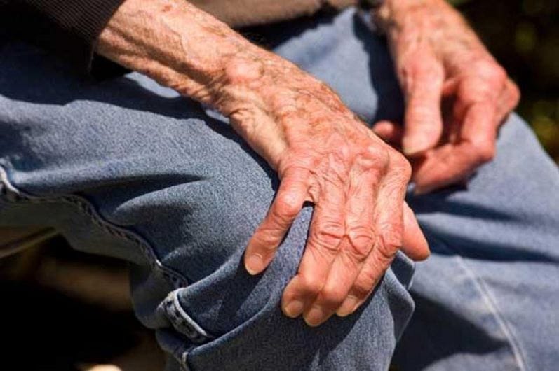 Buni samariteni se dădeau pentru a fura din casele bătrânilor, iar acum judecătorii au decis să-i țină departe de caniculă. 1 se dadeau buni samariteni pentru a fura din casele unor batrani iar acum nu mai vor la racoare judecatorii au decis sa i tina departe de canicula 684b5d2f79ad0