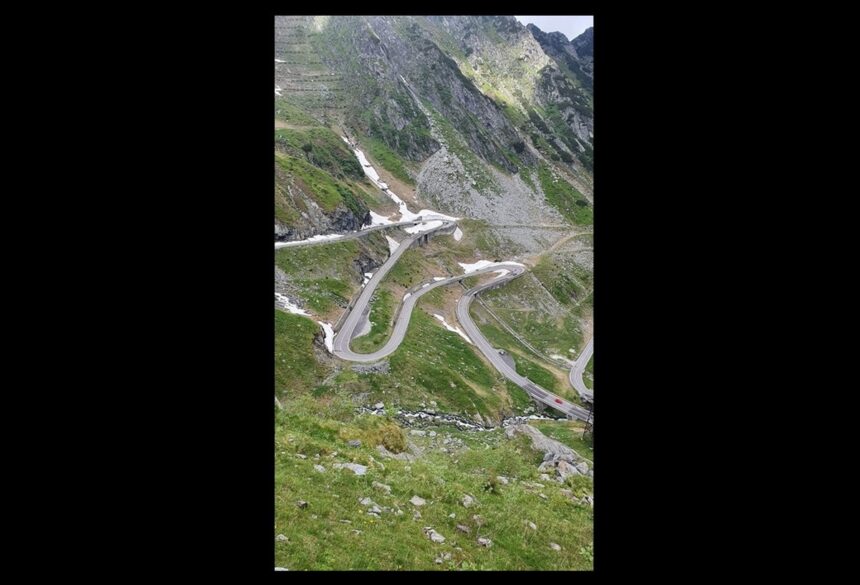 se redeschide circulatia rutiera pe transfagarasan dn 7c este semnalata prezenta ursilor aproape de drum 684184af8d7b2