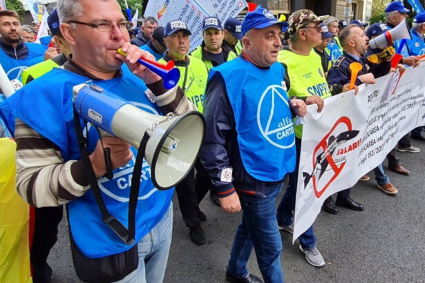 sindicalistii protesteaza la cotroceni ei cei reducerea subventiilor si eliminarea privilegiilor pentru partide si parlamentari 684a81c875179