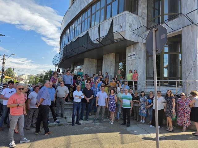sindicatele vor intalnire de urgenta cu premierul si anunta proteste si chiar greva generala daca nu ajung la un numitor comun pe tema masurilor de austeritate 68625a89b0bcd
