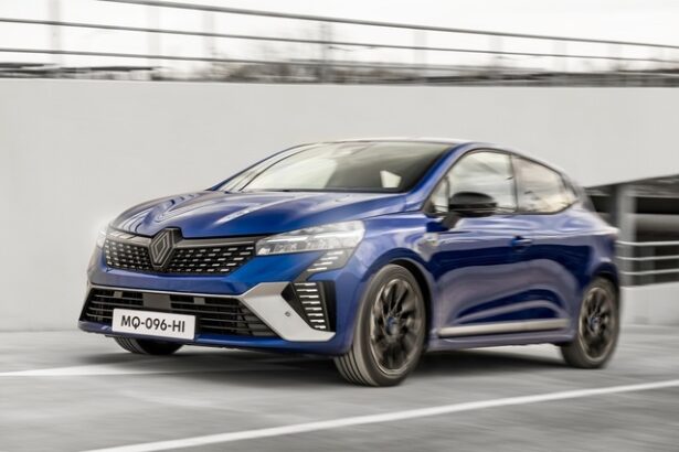 situatie auto fara precedent in europa doua modele ale aceluiasi grup pe primele doua locuri renault clio a depasit a doua luna consecutiva dacia sandero piata auto s a indreptat puternic ca 685b75a56a649