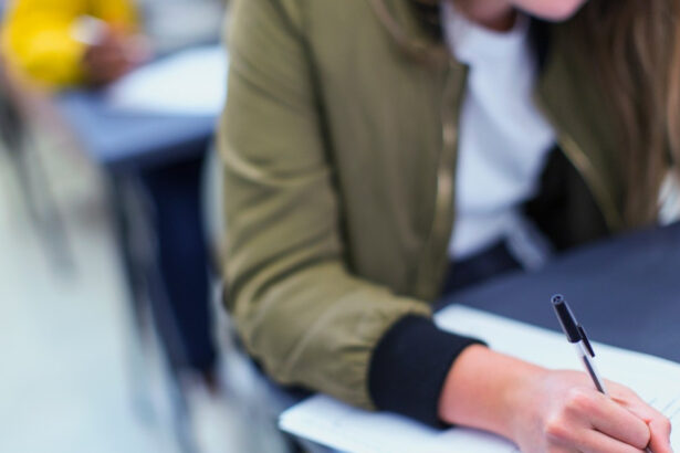 subiecte bac 2025 la istorie elevii de la profilul uman dau proba la istorie baremul de corectare va fi publicat pe edu ro 68490d1d20292
