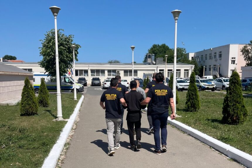 Tâlhărie în plină zi în zona Gării Constanța: Victima și un polițist au reținut hoțul care a utilizat metoda „Cureaua” 1 talharie in plina zi in zona garii constanta victima si un politist au imobilizat hotul care a folosit metoda cureaua 6855e5a5760e6