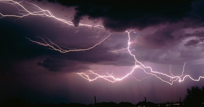 Tânăr din Gorj, electrocutat în timpul unei furtuni în timp ce cânta la o vioară electrică. 1 tanar din gorj electrocutat in timpul unei furtuni canta la o vioara electrica 685fd58c89ad4