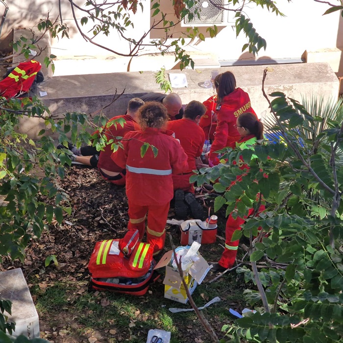 tanar spanzurat gasit in parcul tabacarie 683e8641e9f8a