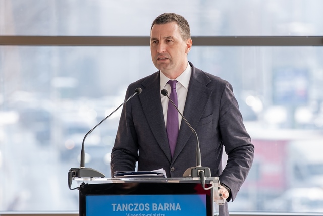 Tanczos Barna, despre propunerea ca pensionarii cu pensii foarte mari să plătească contribuții pentru sănătate: Poate fi inclusă în lista de măsuri posibile / Se poate identifica o formulă legală care să treacă de filtrul constituționalității 1 tanczos barna despre masura ca pensionarii care au pensii foarte mari sa plateasca cota de contributii pentru sanatate poate sa fie pe lista de masuri posibile se poate gasi o formula legala care 683da8f2db036