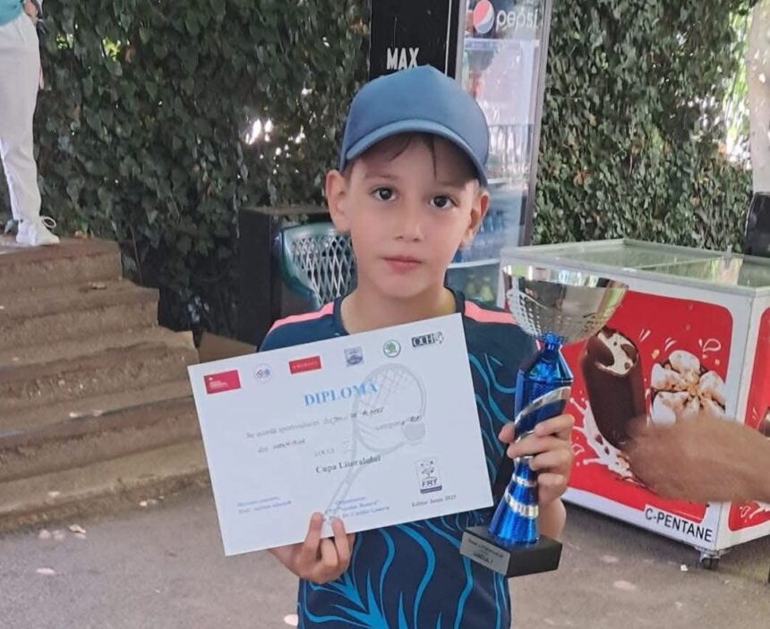 Tenismenul Albert Bujeniță de la Axiopolis Cernavodă a câștigat Cupa Litoralului la categoria U10 1 tenismenul de la axiopolis cernavoda albert bujenita a castigat cupa litoralului la u10 685aa30cc707f