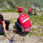 trei ucraineni rataciti in munti gasiti dupa 9 ore de cautare cu ajutorul sts salvatorii indusi in eroare de un apel din irlanda 684d32db05be9