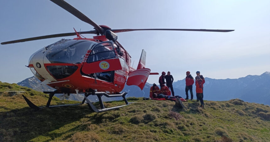Turistă de 63 de ani, salvată cu elicopterul SMURD din Munții Făgăraș 1 turista de 63 de ani evacuata cu elicopterul smurd din muntii fagaras 684dbbf50e397