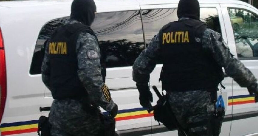 un barbat si a sechestrat in casa cei 4 copii apoi i a amenintat pe politisti cu arma si a tras spre ei 685bf9a5a6724