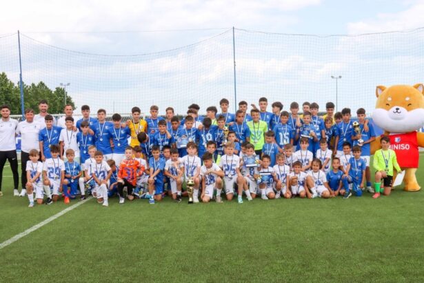 victorii pe linie pentru pustii de la academia hagi la junior football cup 68502597e8761