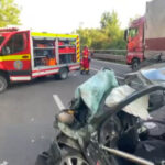 video accident grav intre un tir si o masina pe dn7 in valcea o persoana a murit si o alta a fost ranita 68623240641dd