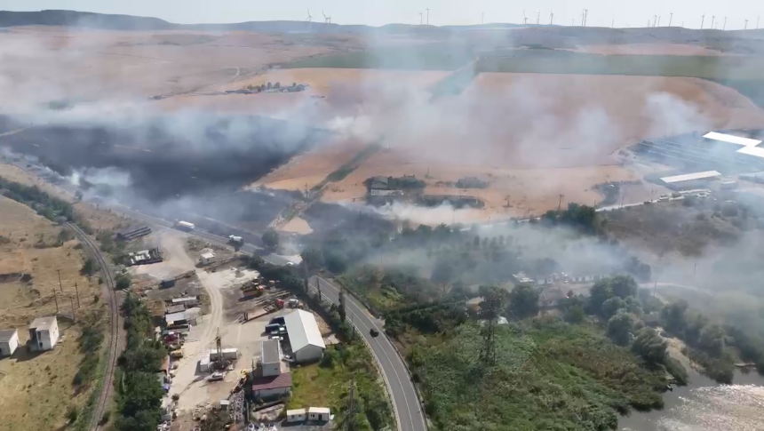 video alerta in babadag culturi in flacari fum dens si risc de extindere catre ferme si gospodarii 685ea55982284