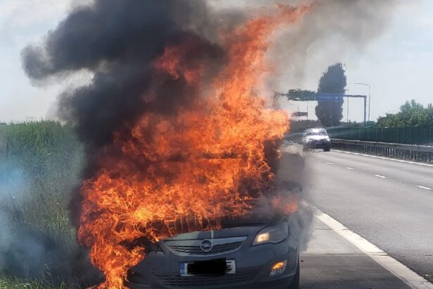 video arde un autoturism pe autostrada a2 la km 23 pe sensul de mers spre constanta intervin pompierii 684ed6da00a10