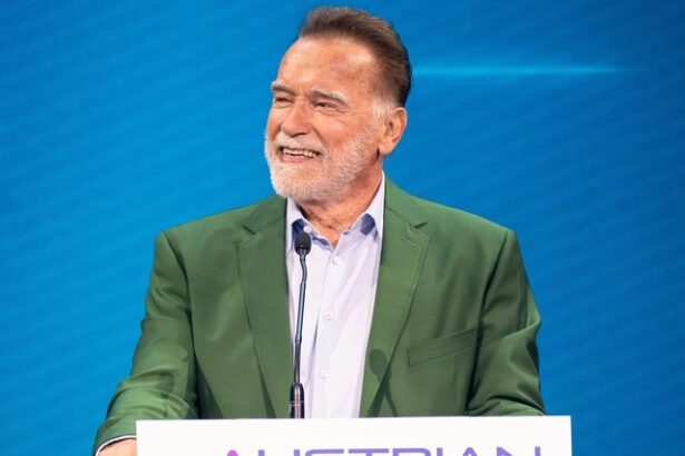 video arnold schwarzenegger le da peste cap rutina calatorilor cu transportul in comun din viena 68401a8e2461a
