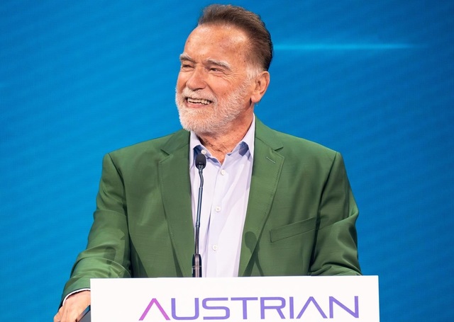 video arnold schwarzenegger le da peste cap rutina calatorilor cu transportul in comun din viena 68401a8e2461a
