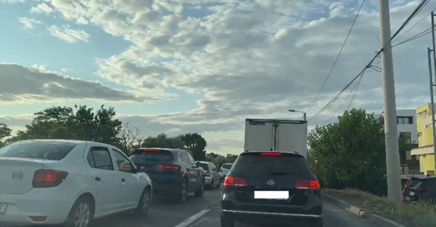Atenție, șoferi: Trafic de coșmar între Eforie și Agigea, pe DN 39! Cozile de mașini se întind pe mai mulți kilometri. 1 video atentie soferi trafic de cosmar intre eforie si agigea pe dn 39 cozile de masini se intind pe mai multi kolimetri 6856ea075986b