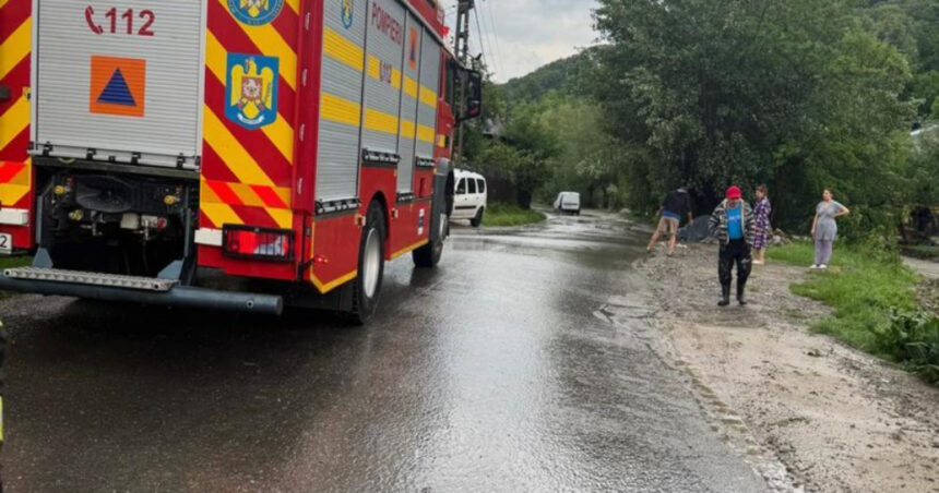 Cod roșu de grindină în Prahova și cod galben de inundații în Buzău și Argeș. Drumuri blocate și mașini luate de ape. 1 video cod rosu de grindina in prahova si cod galben de inundatii in buzau si arges drumuri blocate si masini luate de ape 6846f6be4896f