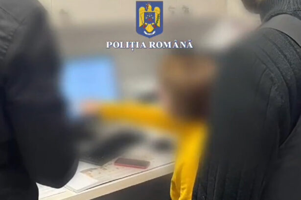 video dosarul garzilor fictive 4 medici din craiova au fost retinuti acuzatii de inselaciune delapidare si fals informatic 6842a6d5b524c