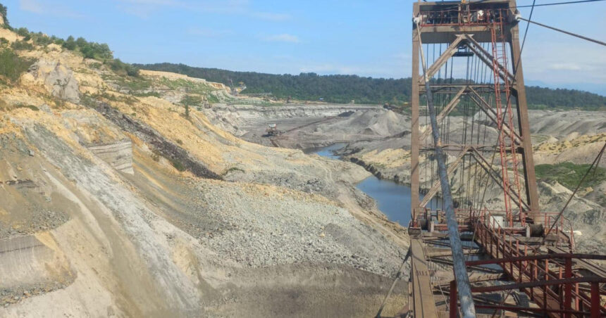 Incident grav la cariera Tismana: alunecare de teren blochează livrarea de cărbune către Termocentrala Rovinari 1 video incident grav la cariera tismana o alunecare de teren a blocat livrarea de carbune catre termocentrala rovinari 684ef4da8808d