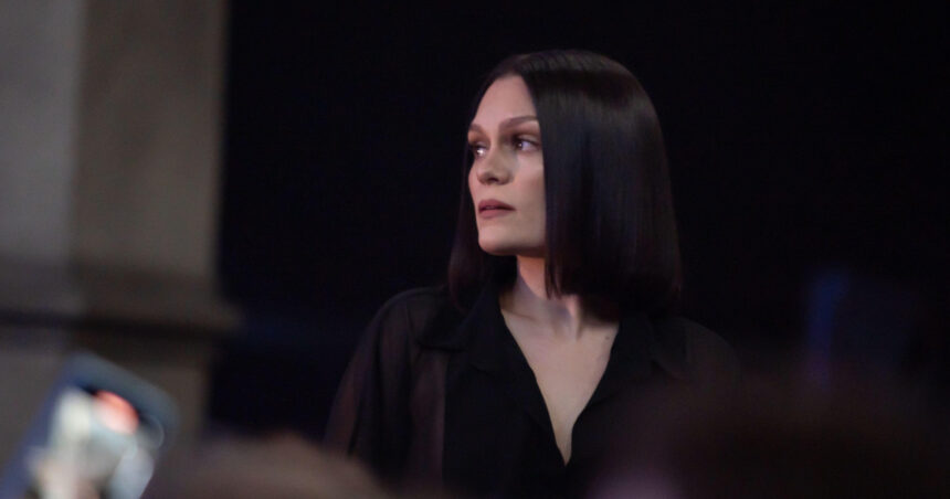 Jessie J a fost diagnosticată cu cancer mamar în stadiu incipient. Ce mesaj le-a transmis fanilor 1 video jessie j a fost diagnosticata cu cancer mamar in stadiu incipient ce mesaj le a transmis fanilor 68450c983cf9a