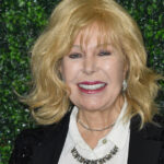 video loretta swit a murit la varsta de 87 de ani actrita a fost celebra pentru rolul hot lips houlihan din serialul de comedie mash 683e9949c17a7